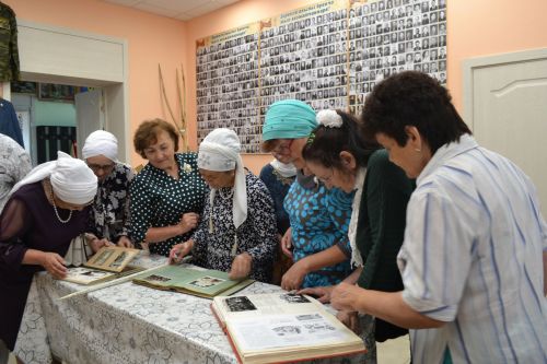 Зирекле авылында мәктәп тәмамлаучыларның традицион очрашулары дәвам итә
