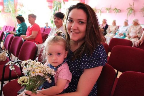 В Простых Челнах прошел праздник Дня семьи, любви и верности (фоторепортаж)