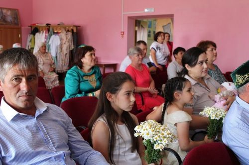 В Простых Челнах прошел праздник Дня семьи, любви и верности (фоторепортаж)