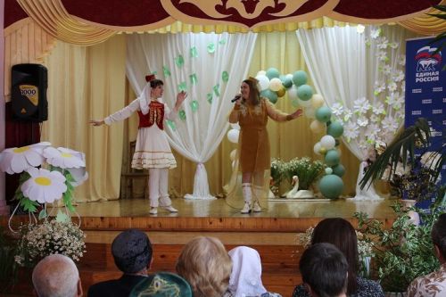 В Простых Челнах прошел праздник Дня семьи, любви и верности (фоторепортаж)