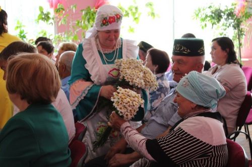 В Простых Челнах прошел праздник Дня семьи, любви и верности (фоторепортаж)