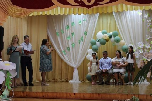 В Простых Челнах прошел праздник Дня семьи, любви и верности (фоторепортаж)