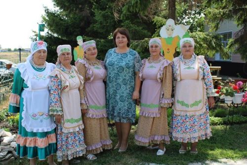 В Простых Челнах прошел праздник Дня семьи, любви и верности (фоторепортаж)