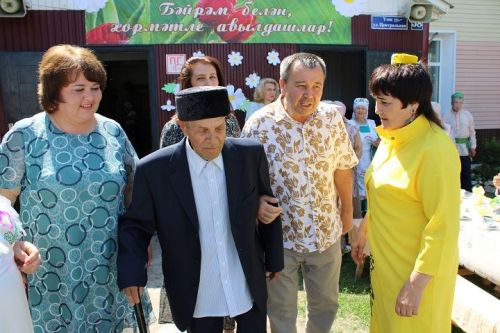 В Простых Челнах прошел праздник Дня семьи, любви и верности (фоторепортаж)