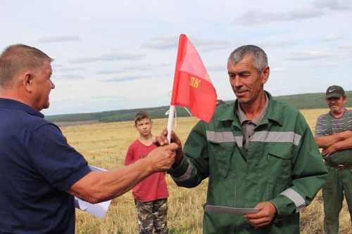 Урак өсте лидерларына премияләр тапшырылган