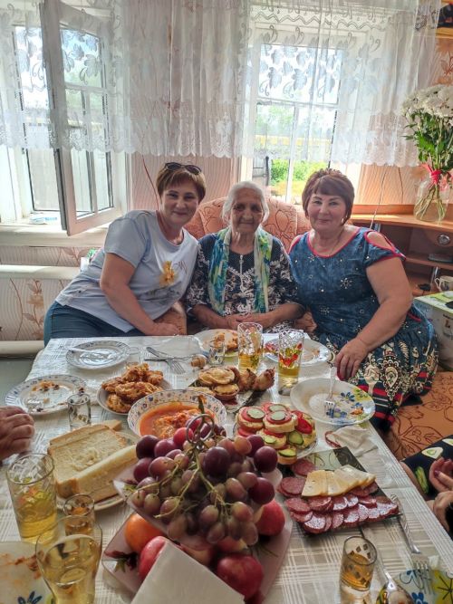 Очень добрая бабушка