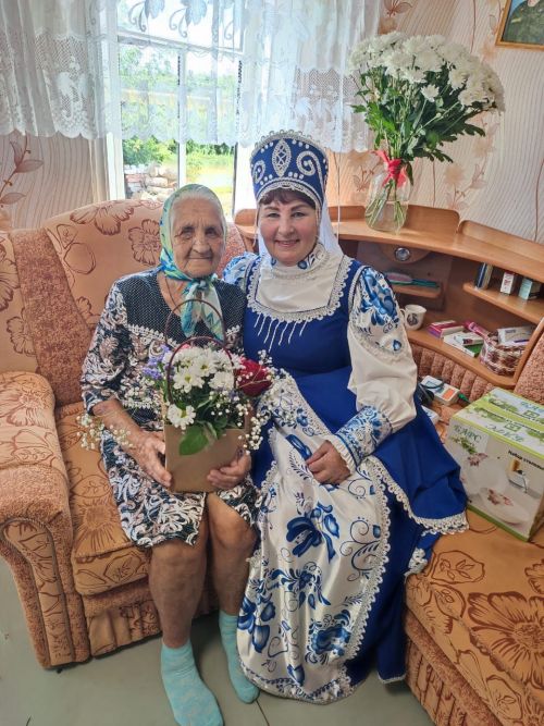 Очень добрая бабушка