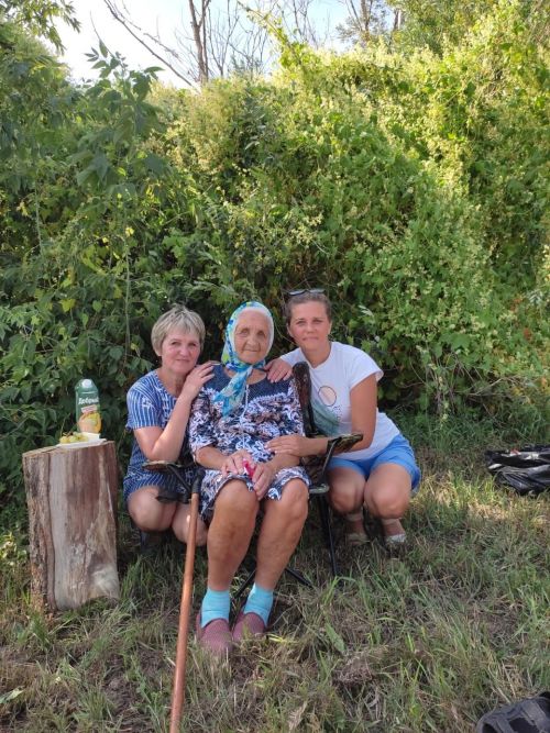 Очень добрая бабушка