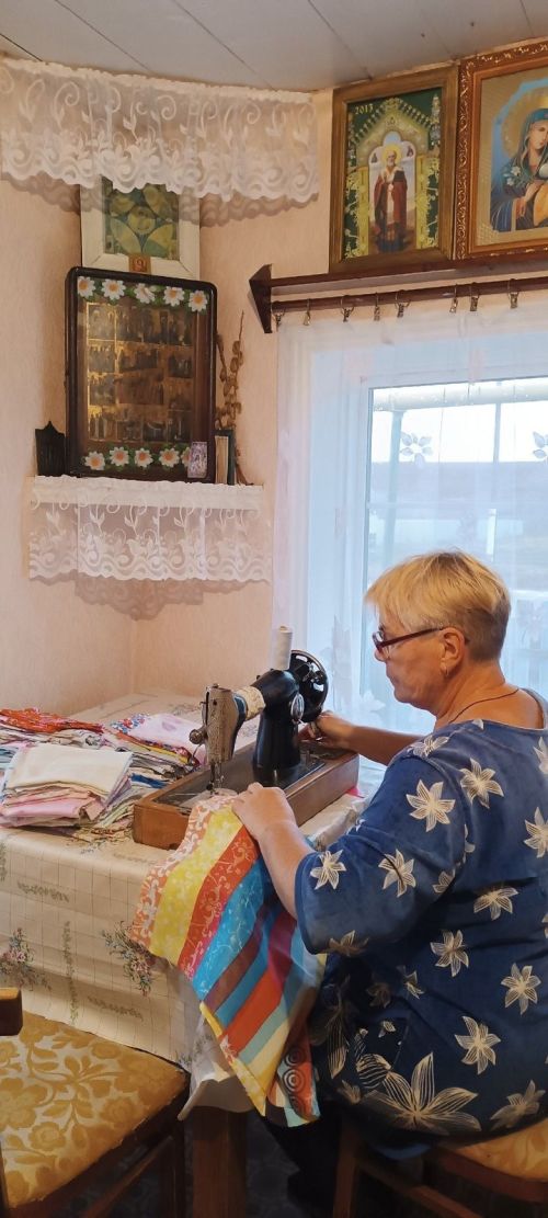 Горшковский «Добро Центр» шьет подушки для госпиталя