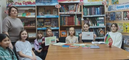 Ленино авылы китапханәсендә Татарстанның Дәүләт символикасы турындагы белемнәргә мини-викторина узган