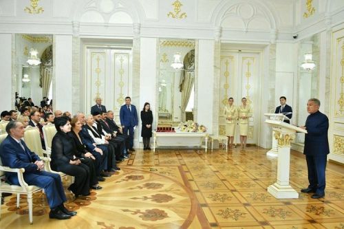 Минниханов вручил госнаграды за вклад в развитие гражданского общества
