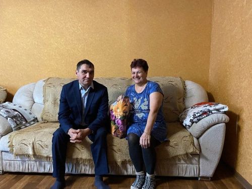Поздравления и поддержка: Ильдар Файзуллин и Альмира Назмутдинова посетили семьи участников СВО