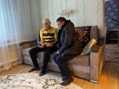 Поздравления и поддержка: Ильдар Файзуллин и Альмира Назмутдинова посетили семьи участников СВО