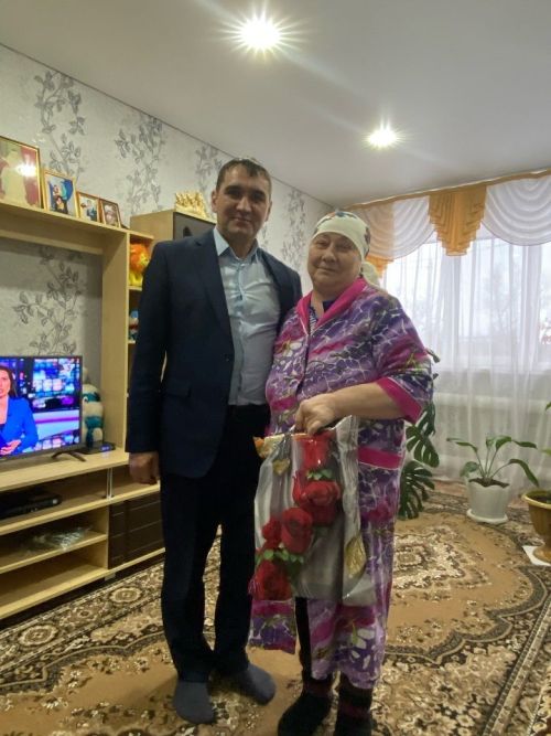 Поздравления и поддержка: Ильдар Файзуллин и Альмира Назмутдинова посетили семьи участников СВО