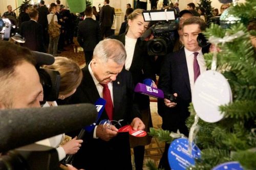 Рустам Минниханов поддержал детские мечты на всероссийской акции «Елка желаний»