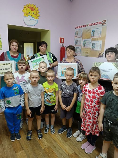Балалар бакчасында тәрбияләнүчеләр хәрбиләргә Яңа ел бүләкләре әзерлиләр