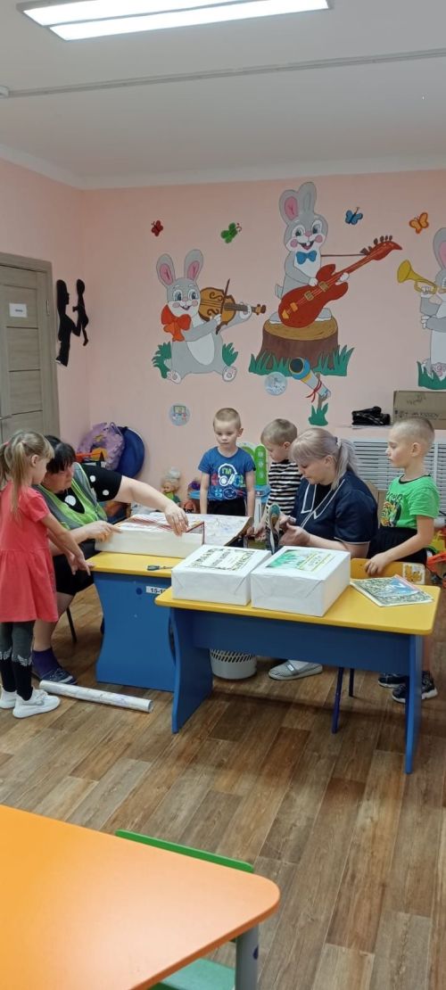 Балалар бакчасында тәрбияләнүчеләр хәрбиләргә Яңа ел бүләкләре әзерлиләр