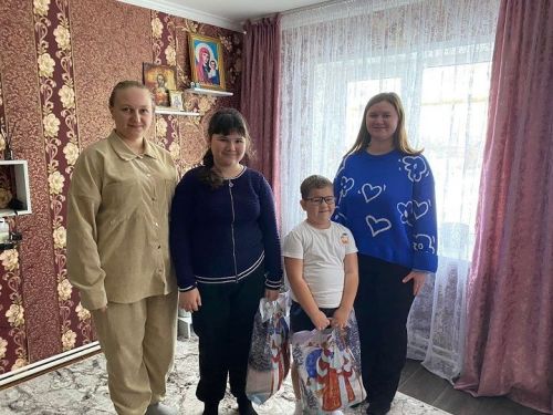 «Аҗаган» клубы хезмәткәрләре мөмкинлекләре чикләнгән балаларны котлаганнар
