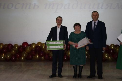 Яңа Чишмә районында Педагог һәм остаз елын төгәлләү тантанасы булды (ФОТОРЕПОРТАЖ)