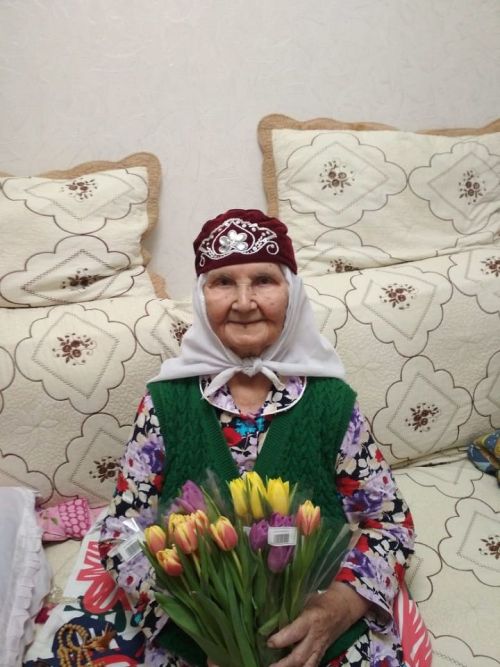 Столетие встречает с прежней жаждой жизни