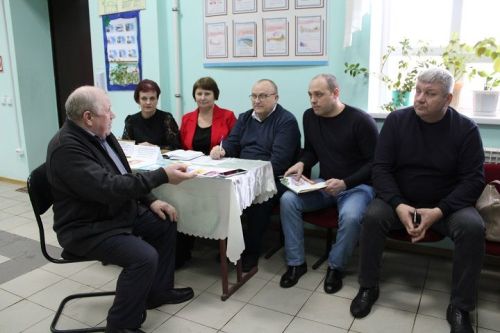 Ленинцы своих позиций не теряют
