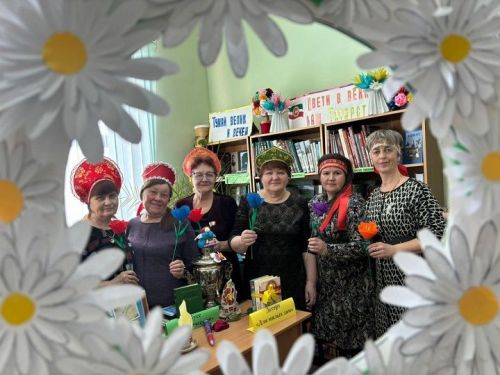 В Краснооктябрьской сельской библиотеке проведена поэтическая шкатулка «Поэзия души и сердца»