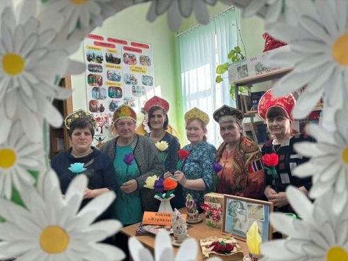 В Краснооктябрьской сельской библиотеке проведена поэтическая шкатулка «Поэзия души и сердца»