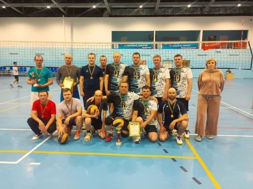 В спортивном зале прошли соревнования по волейболу,посвящённые памяти героям Советского Союза Ф.П.Савельева и Б.С.Чекина.