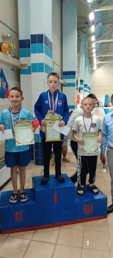 Юные пловцы Новошешминска завоевали четыре золотые медали