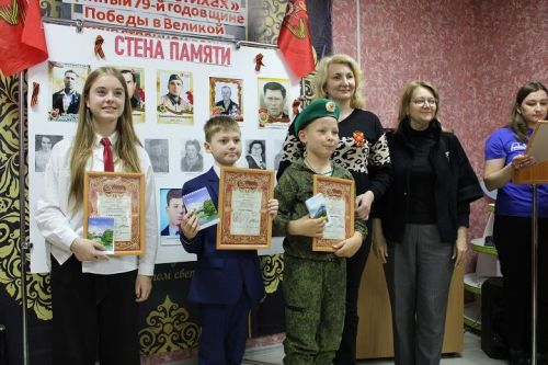 Дети читали стихи о войне