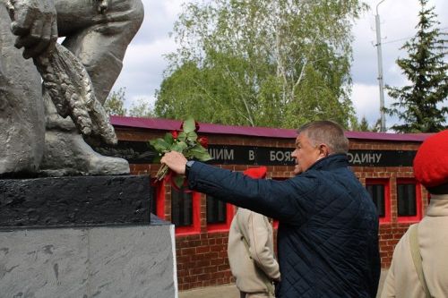 В Новошешминске состоялся митинг в честь Дня Победы (фоторепортаж)
