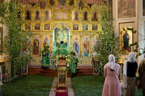 Праздник Троицы издавна называли на Руси «зелеными святками»