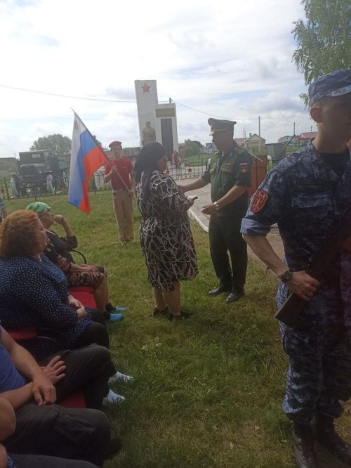 В селе Ленино простились с добровольцем Альбертом Асадуллиным