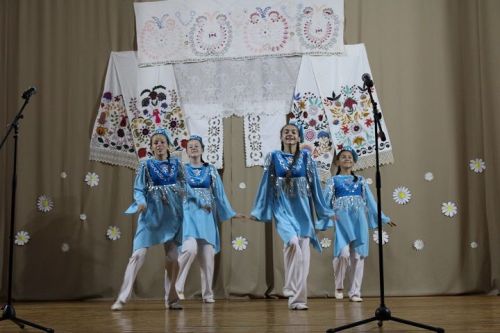 Агач - тамыры белән, нәсел - кешеләре белән көчле