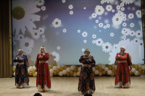 8 июля в районном Доме культуры прошел праздник в честь Дня семьи, любви и верности (фоторепортаж)