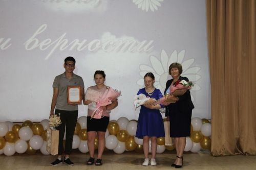 8 июля в районном Доме культуры прошел праздник в честь Дня семьи, любви и верности (фоторепортаж)