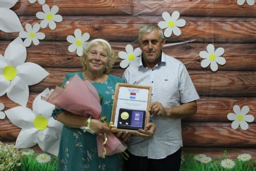 8 июля в районном Доме культуры прошел праздник в честь Дня семьи, любви и верности (фоторепортаж)