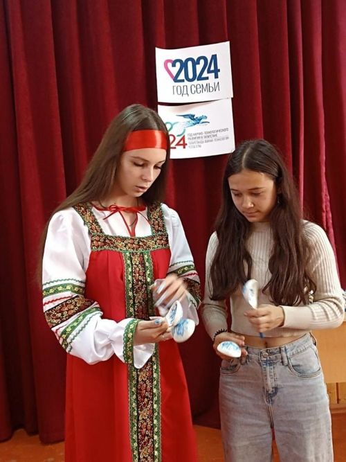 В Краснооктябрьском СК прошел мастер класс «Игры на деревянных ложках»