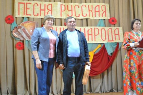 Трудом и песней славится село