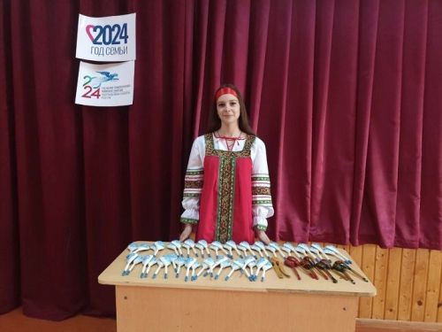 Красный Октябрь авыл клубында агач кашыкларда уйнау буенча мастер-класс узган