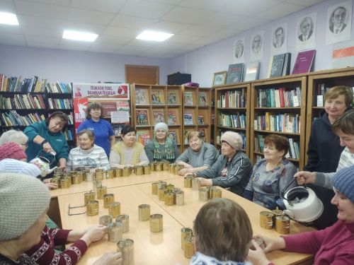 В Новошешминске серебряные волонтеры делают окопные свечи