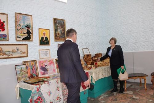 Авырлыкларга зарланмыйлар, аларны бергәләп хәл итәләр