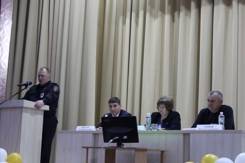 Авырлыкларга зарланмыйлар, аларны бергәләп хәл итәләр