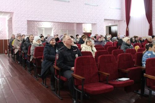 Авырлыкларга зарланмыйлар, аларны бергәләп хәл итәләр