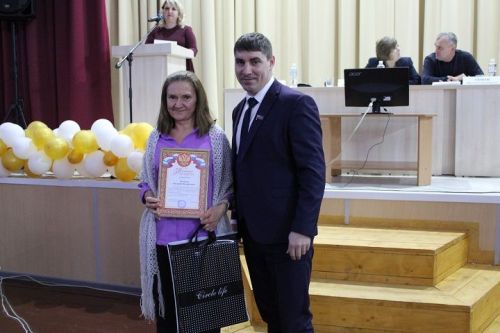 Авырлыкларга зарланмыйлар, аларны бергәләп хәл итәләр