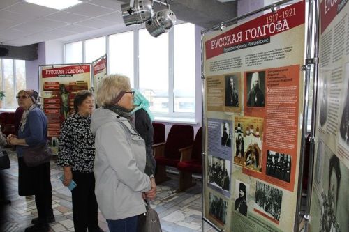 9 октября в Новошешминском районном Доме культуры открылась выставка «Русская Голгофа»