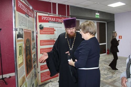9 октября в Новошешминском районном Доме культуры открылась выставка «Русская Голгофа»