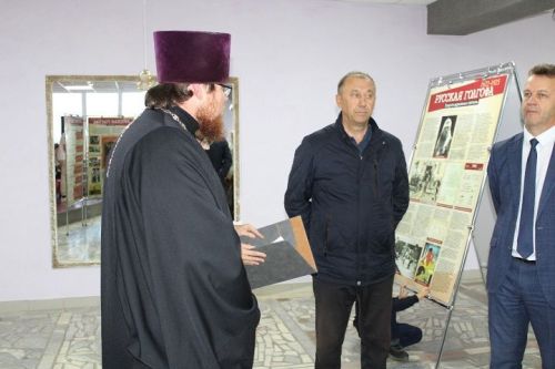 9 октября в Новошешминском районном Доме культуры открылась выставка «Русская Голгофа»