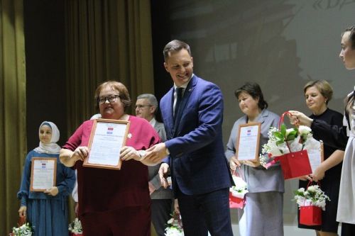 2 октября в Новошешминском РДК прошел праздник, посвященный Дню учителя (фоторепортаж)