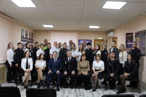 Кыюлар хезмәте, игелек бәйрәме: Яңа Чишмәдә полиция хезмәткәрләрен хөрмәтләделәр